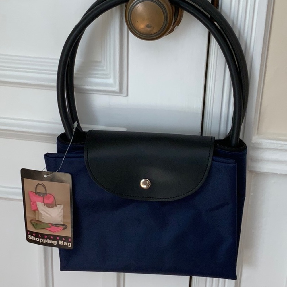 Large shopping tote bag nylon.
New with tag - Picture 3 of 3